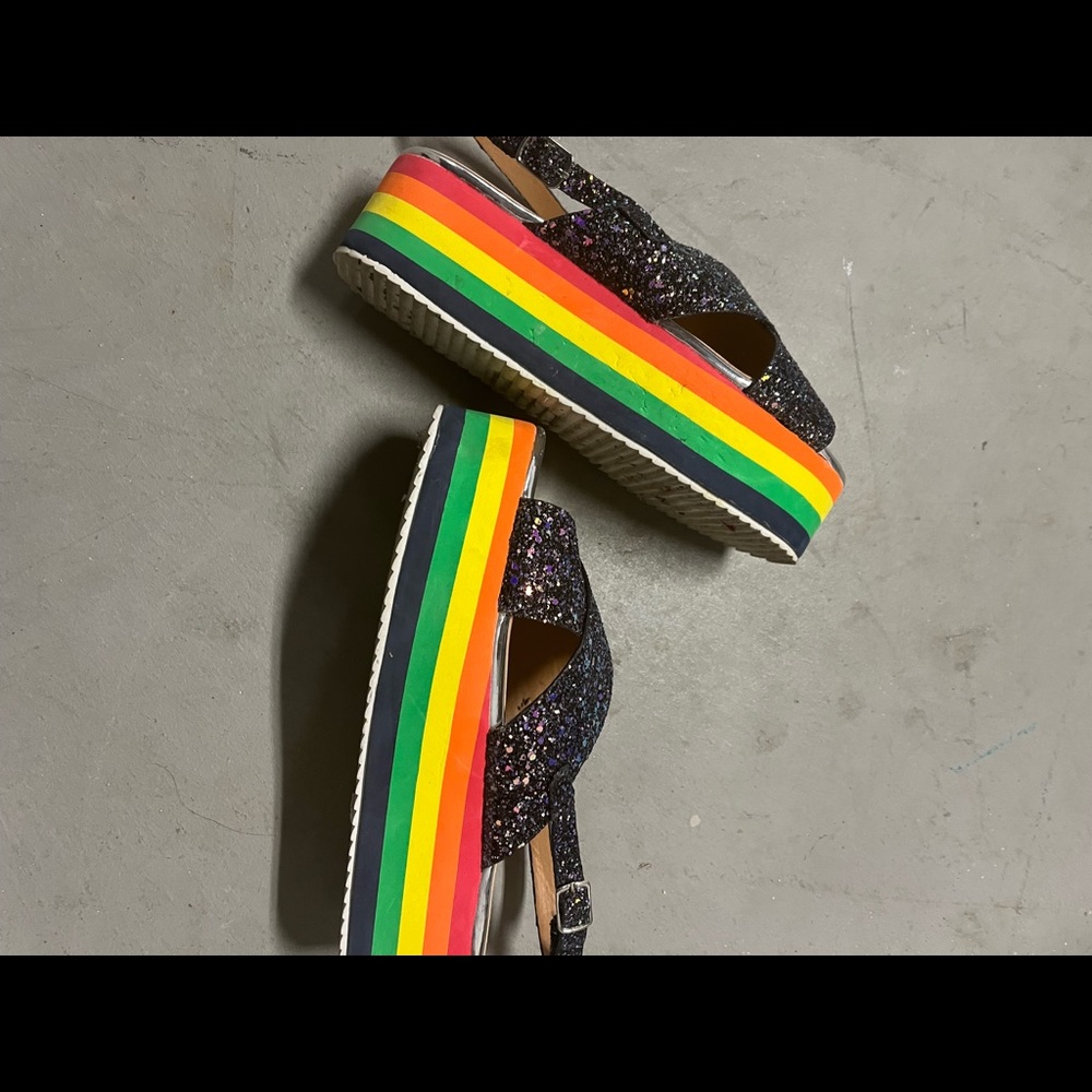 Sandals - Picture 2 of 3